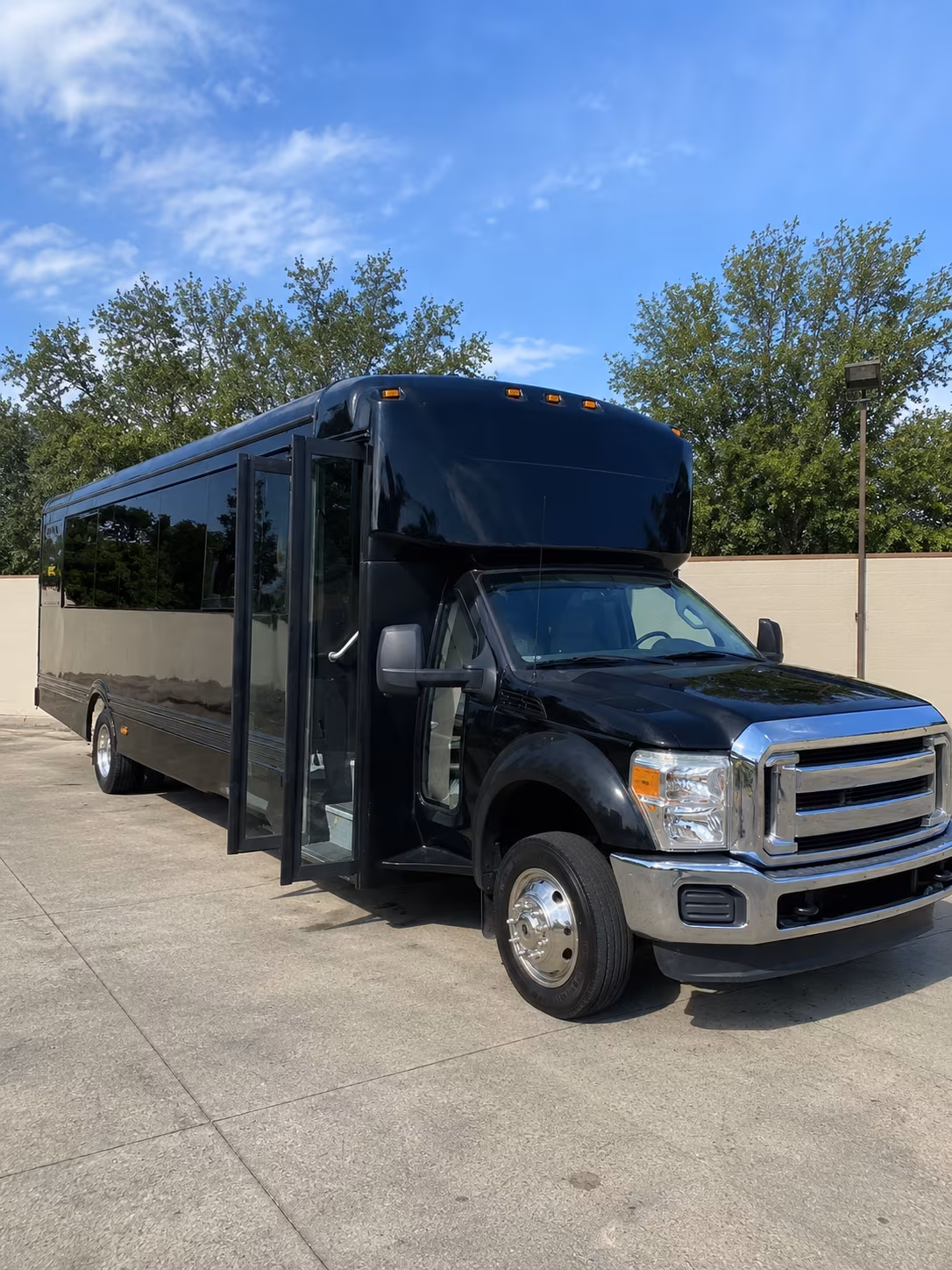 sacramento 20 passenger party bus
